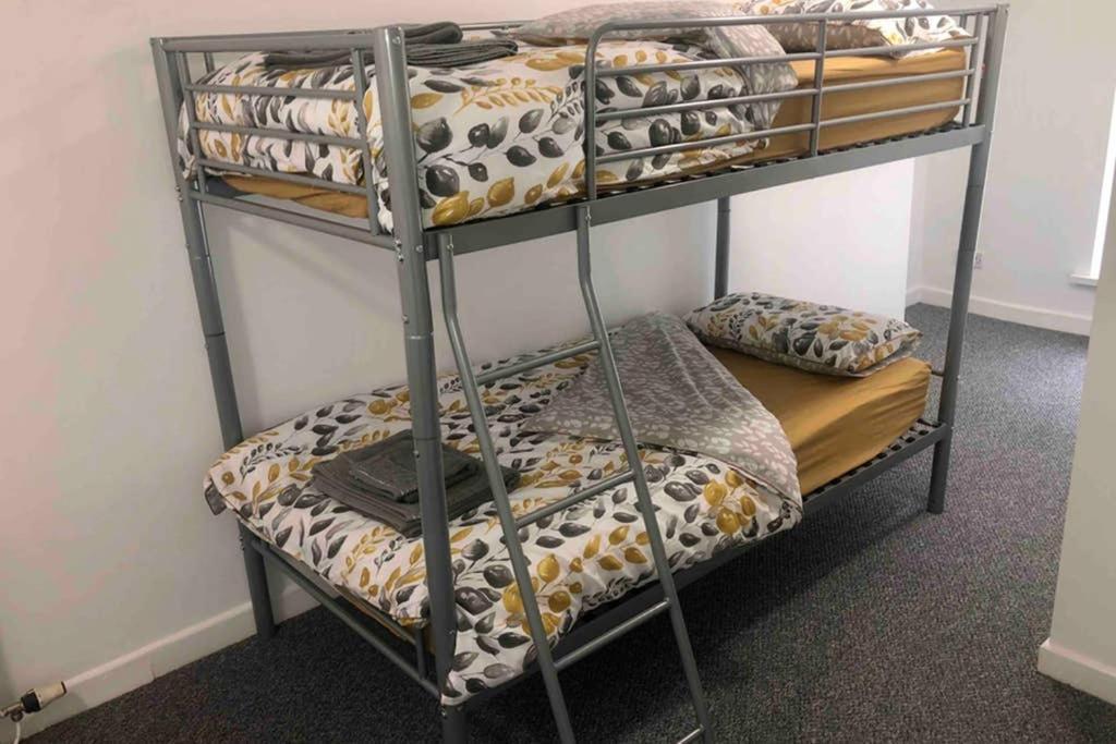 Bee Hive Merthyr Tydfil Εξωτερικό φωτογραφία