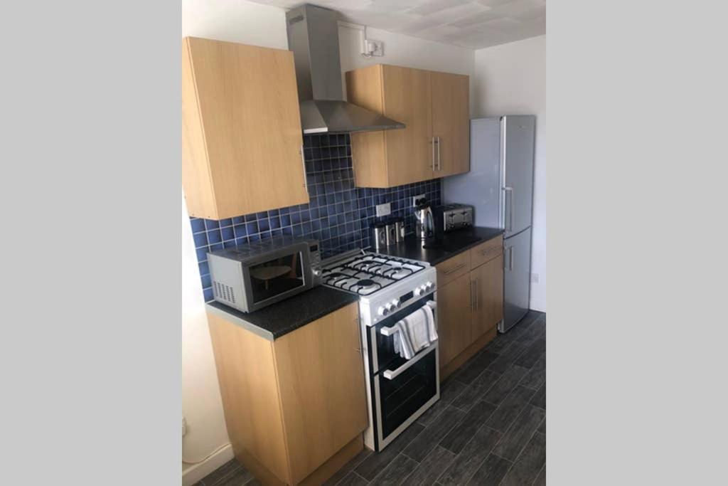 Bee Hive Merthyr Tydfil Εξωτερικό φωτογραφία