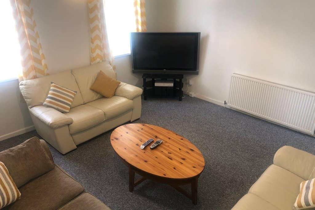 Bee Hive Merthyr Tydfil Εξωτερικό φωτογραφία