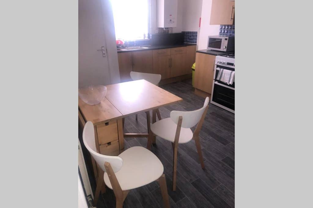 Bee Hive Merthyr Tydfil Εξωτερικό φωτογραφία